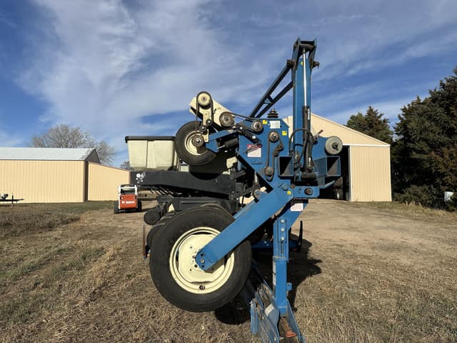 Image of Kinze 2300 equipment image 2