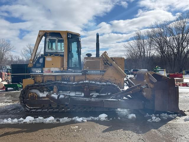 Image of Komatsu D135A equipment image 3