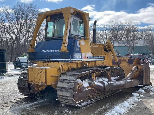 Image of Komatsu D135A equipment image 4