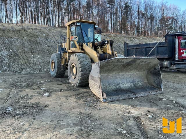 Image of Komatsu WA450 equipment image 2