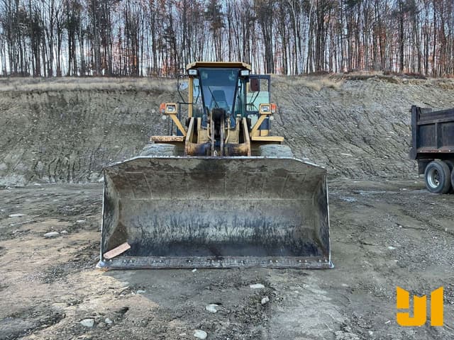 Image of Komatsu WA450 equipment image 1