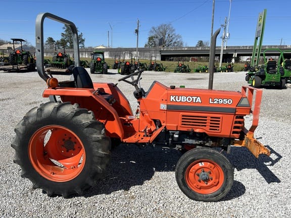 Main image Kubota L2950