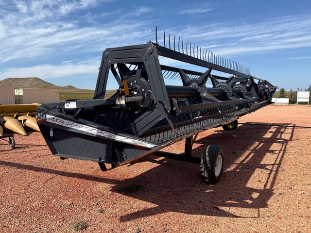 Image of MacDon 960 equipment image 4