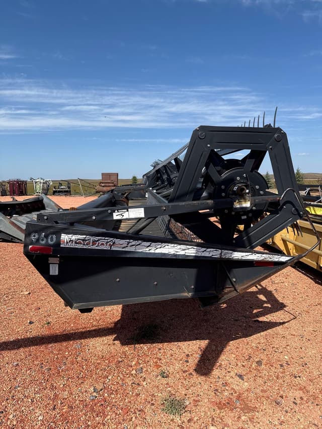 Image of MacDon 960 equipment image 3