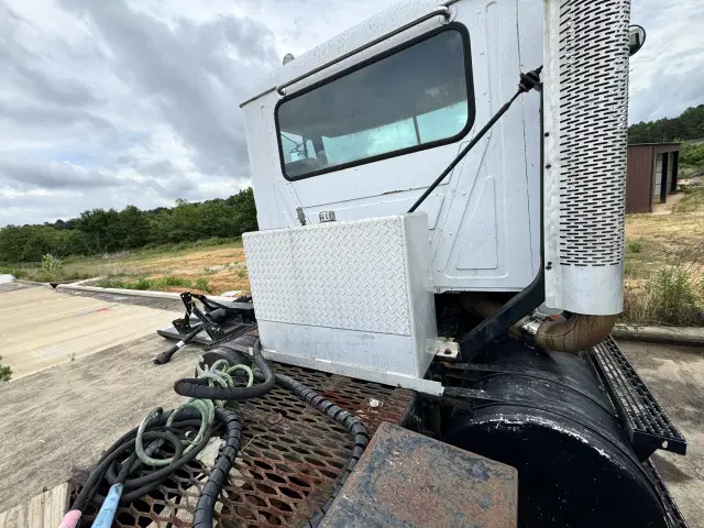 Image of Mack CH613 equipment image 4