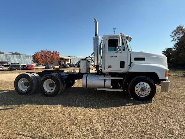 Image of Mack CH613 equipment image 2