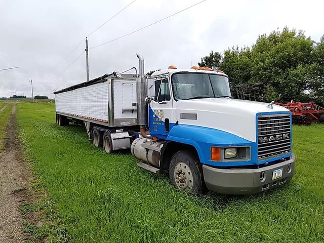Image of Mack CH613 equipment image 1