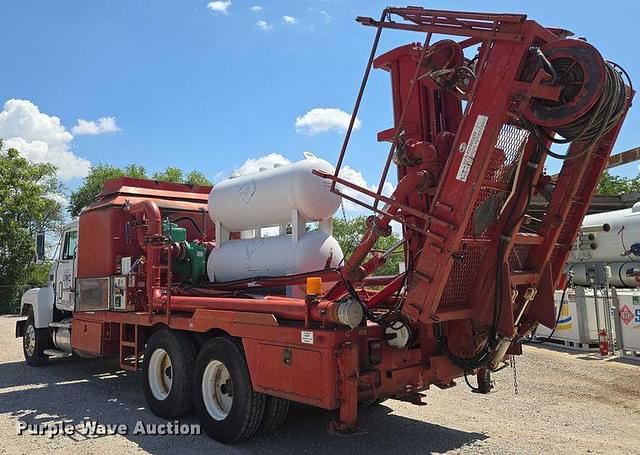 Image of Mack CH613 equipment image 4