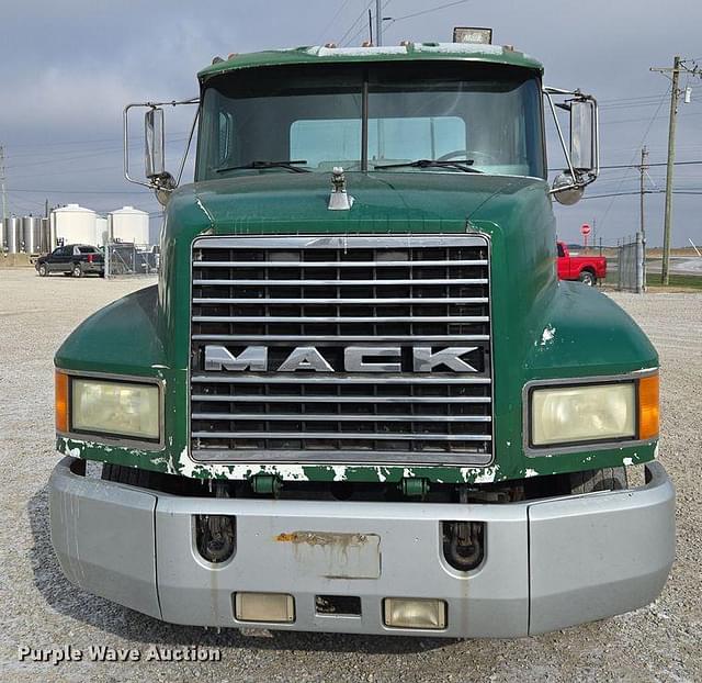 Image of Mack CH613 equipment image 1