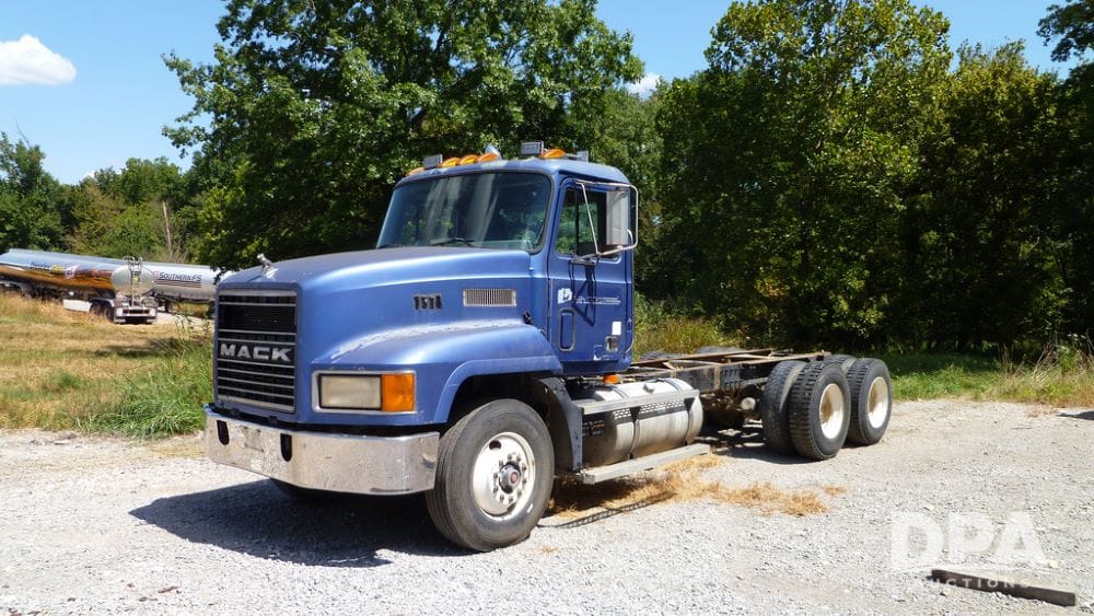 1992 Mack CH613 Equipment Image0