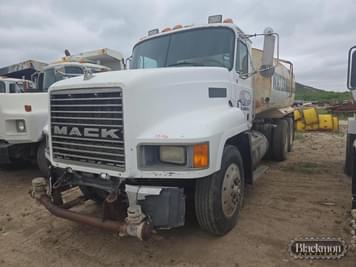 Main image Mack CH613