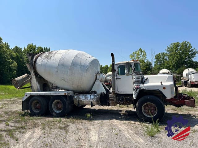 Image of Mack DM600 equipment image 1