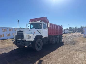 Main image Mack DM690S