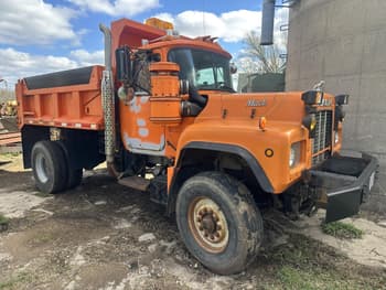 1992 Mack RD688P Equipment Image0