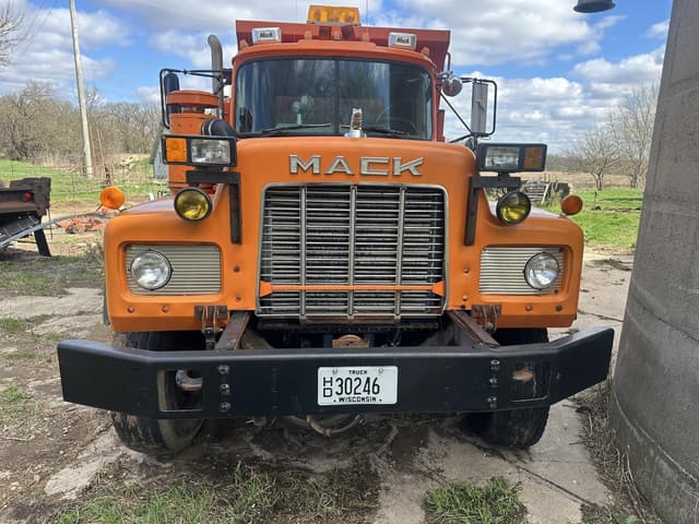 Image of Mack RD688P equipment image 2