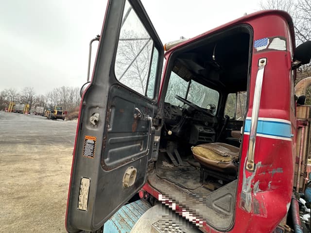 Image of Mack RD688S equipment image 3