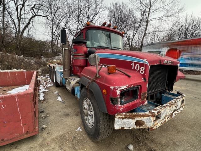 Image of Mack RD688S equipment image 2