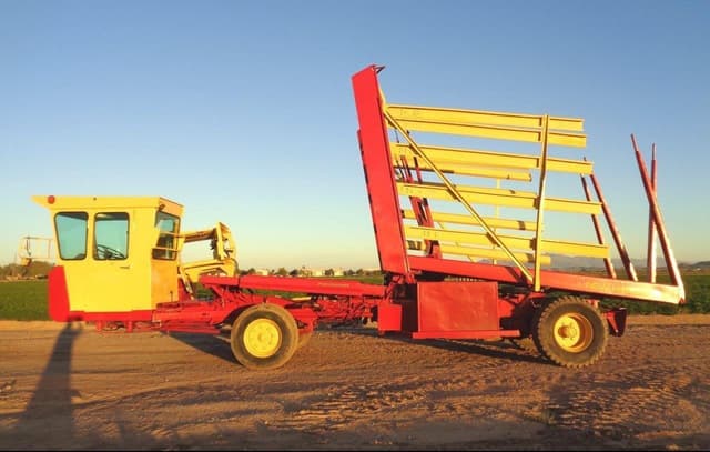 Image of New Holland 1085 equipment image 1