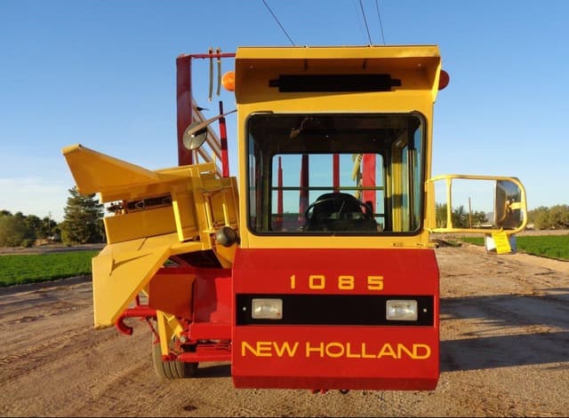 Image of New Holland 1085 equipment image 2