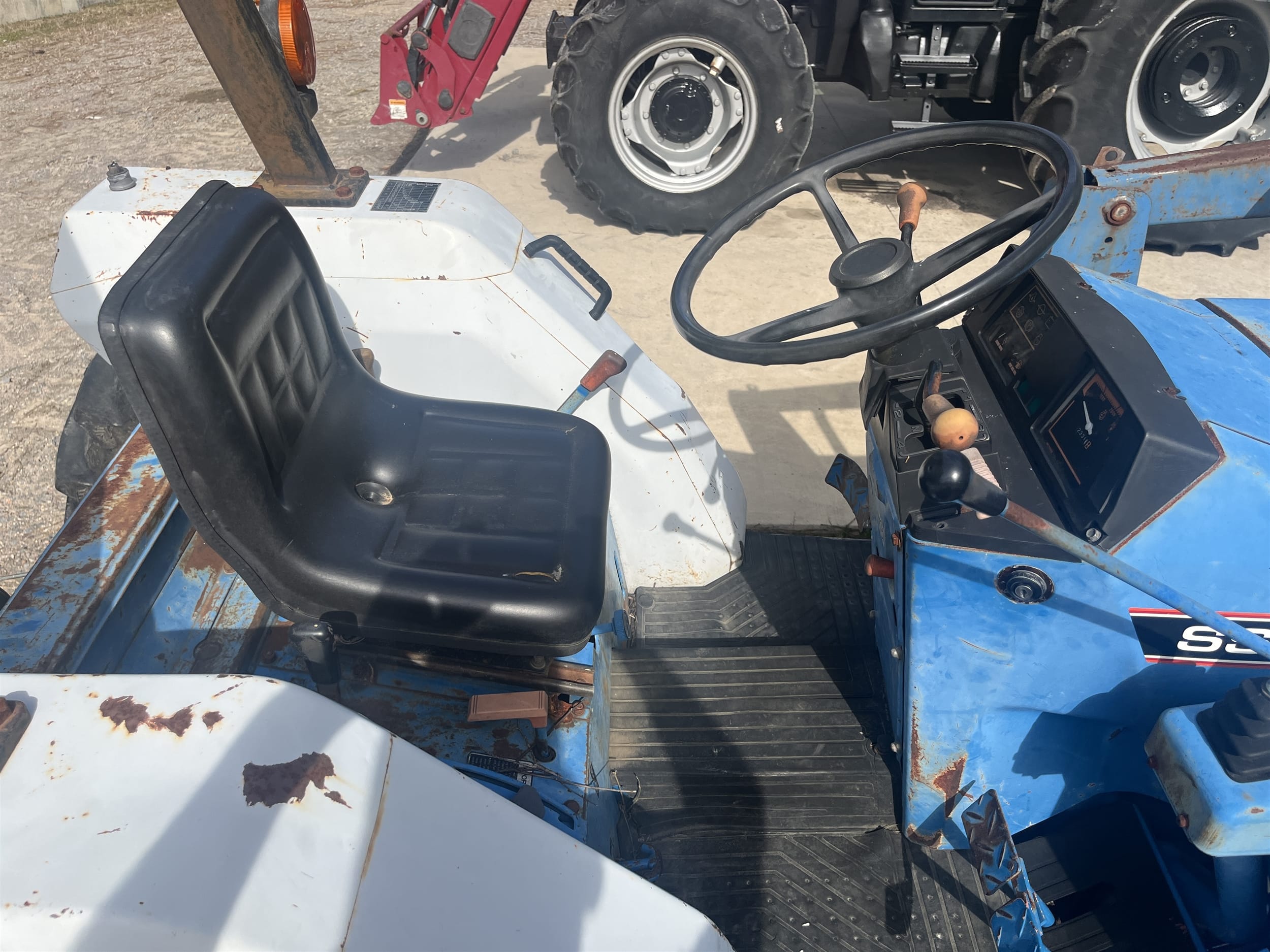 1992 Ford 1720 Equipment Image0