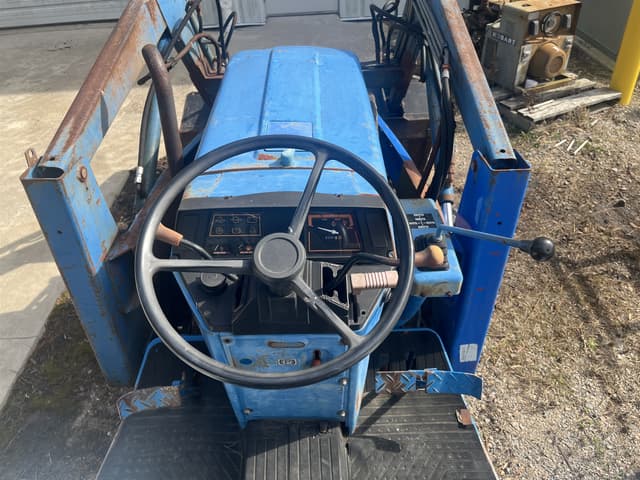 Image of Ford 1720 equipment image 2