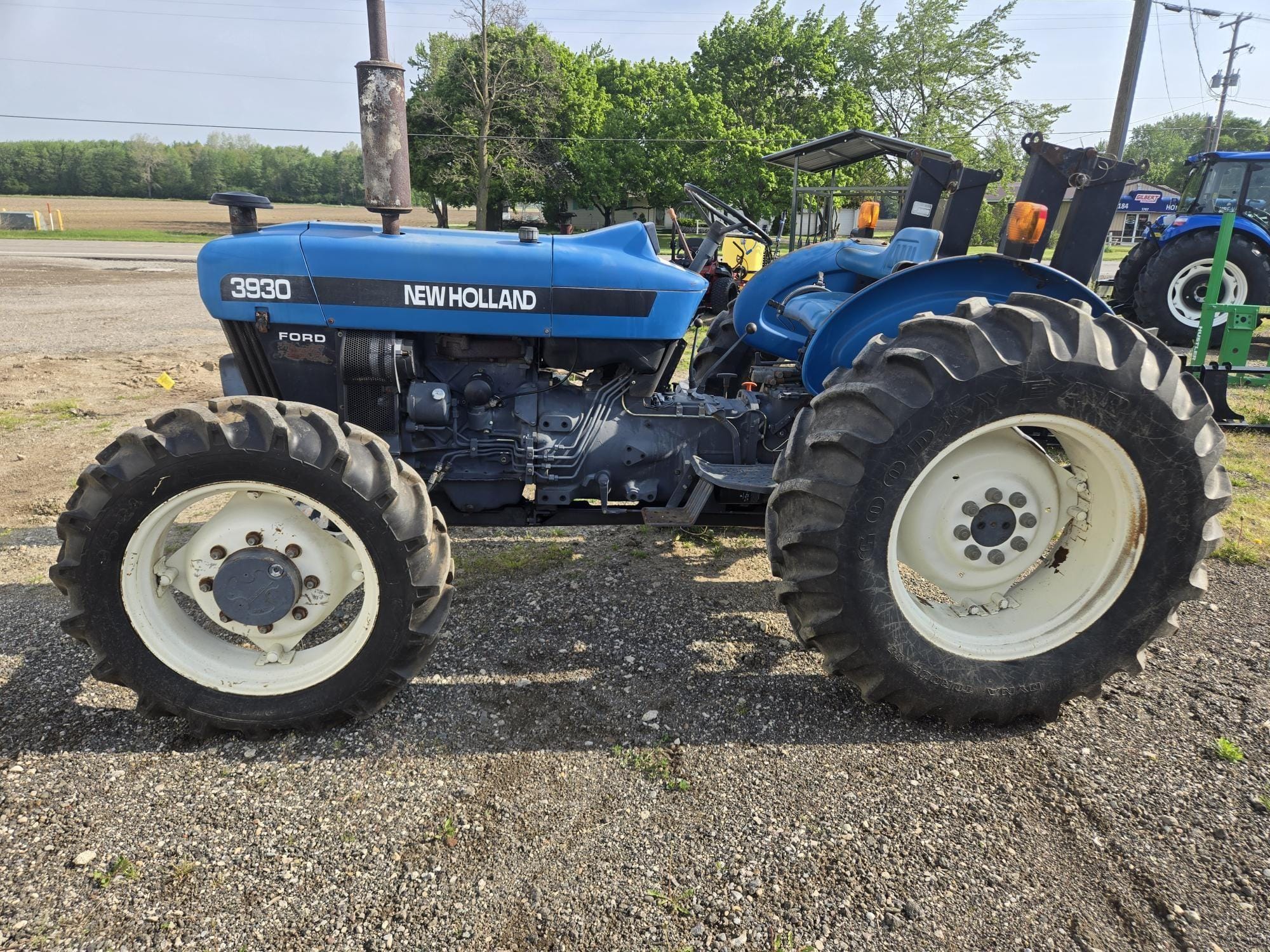 1992 New Holland 3930 Equipment Image0