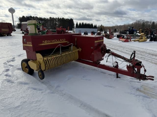 Image of New Holland 570 equipment image 2
