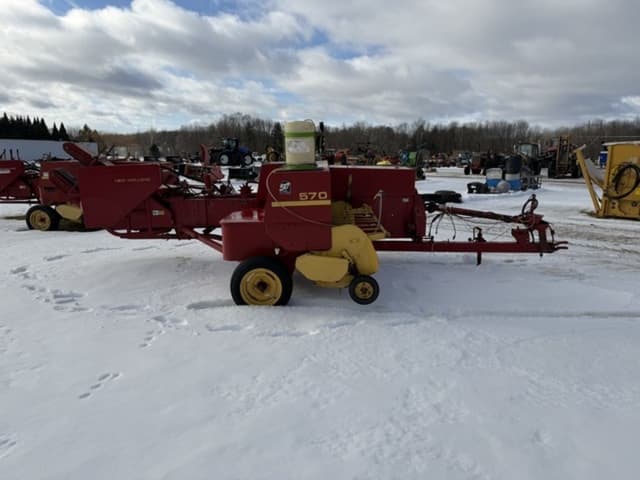 Image of New Holland 570 equipment image 3