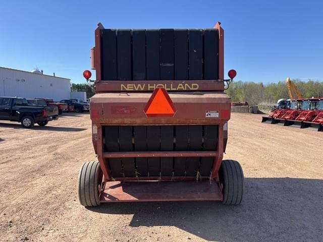 Image of New Holland 660 equipment image 2