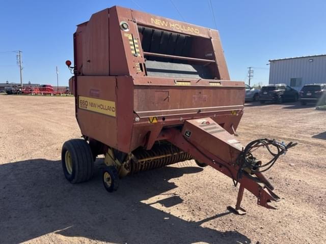 Image of New Holland 660 equipment image 2