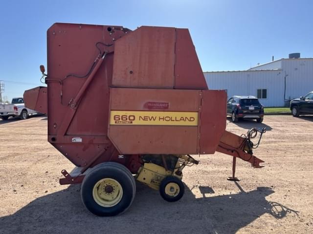 Image of New Holland 660 equipment image 3