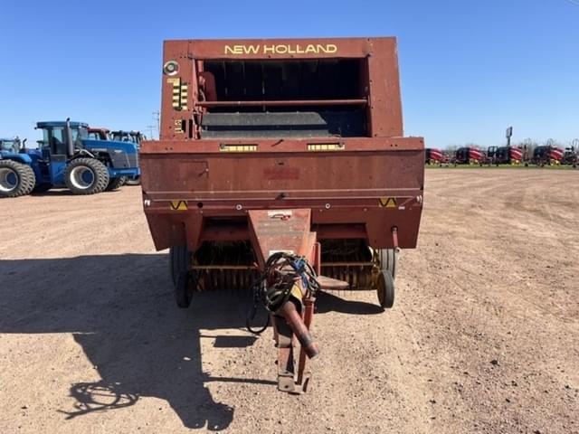 Image of New Holland 660 equipment image 1