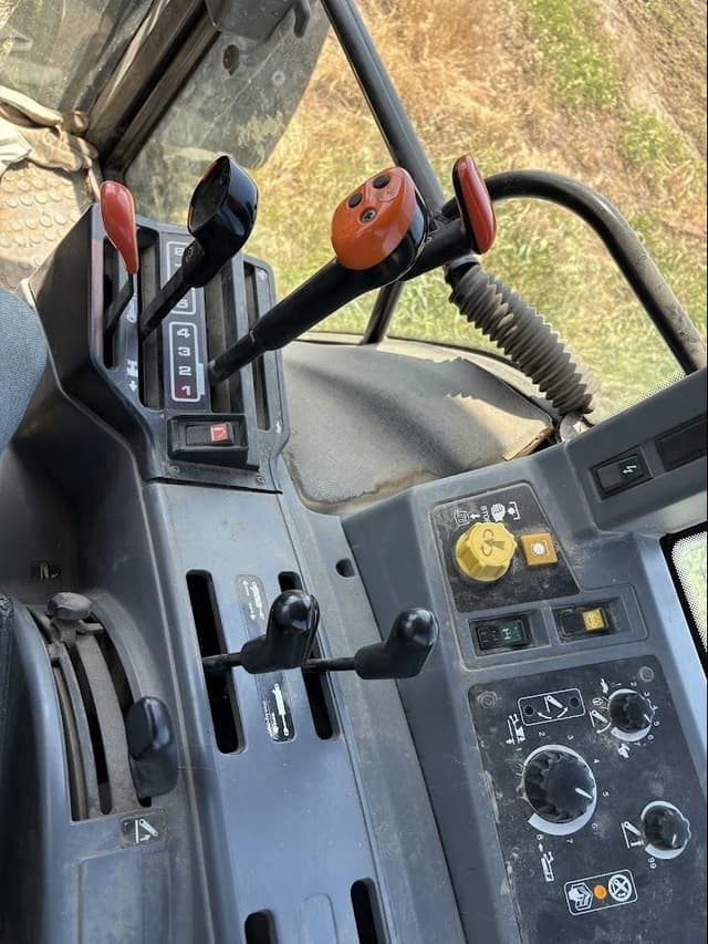 Image of New Holland 8340 equipment image 2