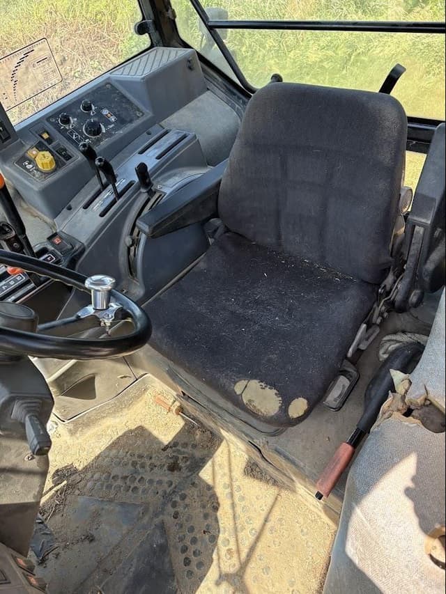 Image of New Holland 8340 equipment image 1