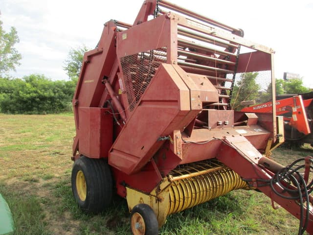 Image of New Holland 852 equipment image 4