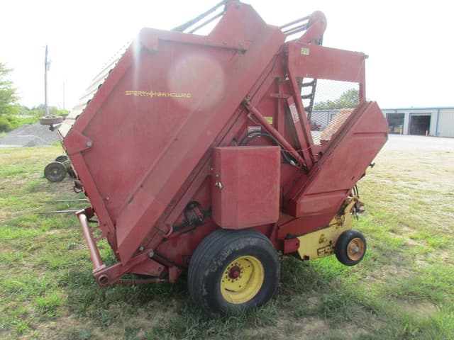 Image of New Holland 852 equipment image 3