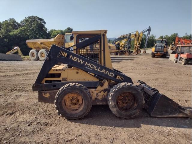 Image of New Holland L553 equipment image 2