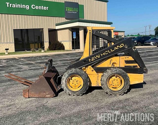 Image of New Holland L553 equipment image 1