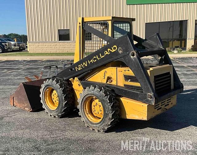 Image of New Holland L553 equipment image 2