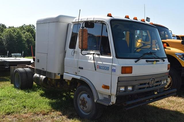 Image of Nissan UD 1800 equipment image 2
