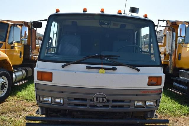 Image of Nissan UD 1800 equipment image 3