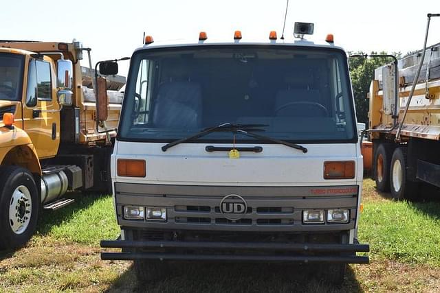 Image of Nissan UD 1800 equipment image 1