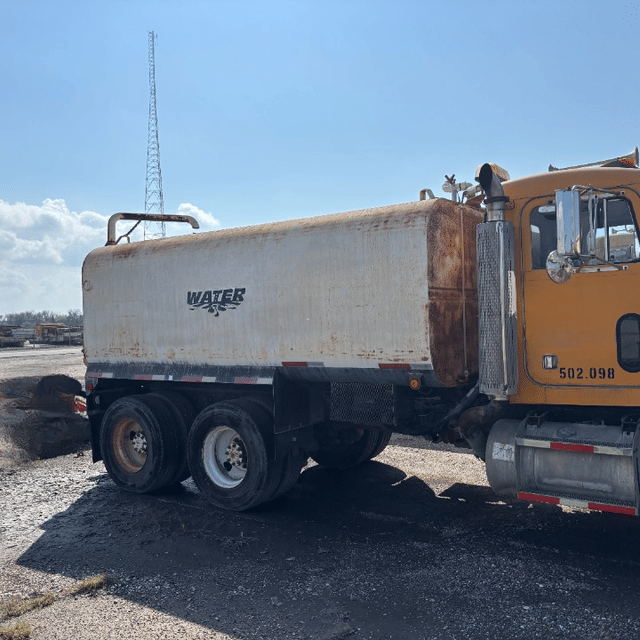 Image of Peterbilt 357 equipment image 4