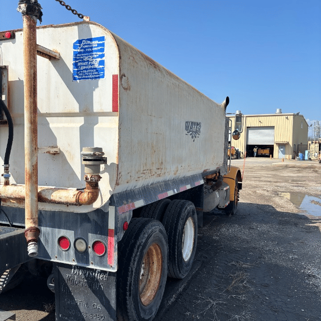 Image of Peterbilt 357 equipment image 2