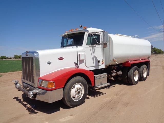 Image of Peterbilt 377 equipment image 4