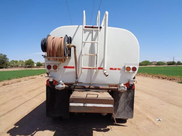 Image of Peterbilt 377 equipment image 3