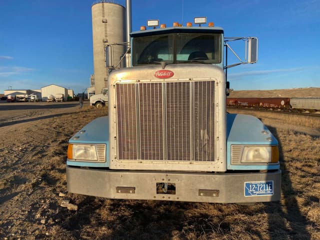 Image of Peterbilt 377 equipment image 1