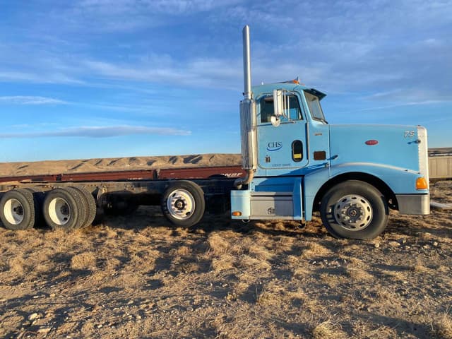 Image of Peterbilt 377 equipment image 4