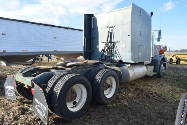 Image of Peterbilt 377 equipment image 3