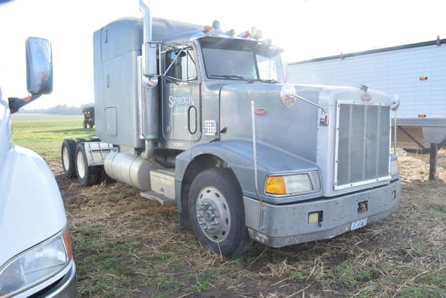 Image of Peterbilt 377 equipment image 4